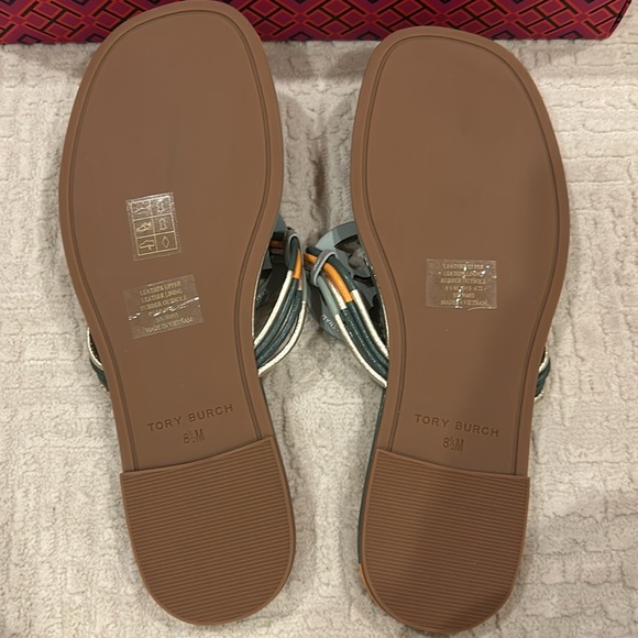 NWT TORY BURCH sandals in great condition size 8.5 comes wrapped in box - Picture 2 of 4